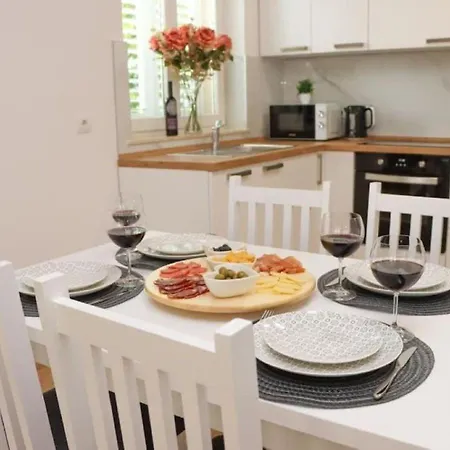 New Roko Zvekovica -cavtat,near Dubrovnik Airport Apartman *